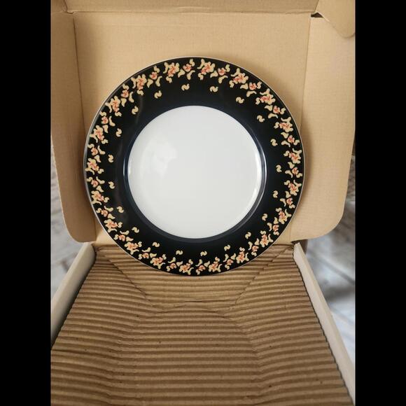 NEW Set of 4 Bridget Dobson Floral Days Salad Plates - Picture 1 of 3